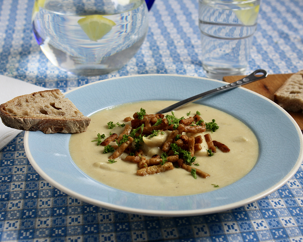 Aspargessuppe med ristede Plant Mate stykker